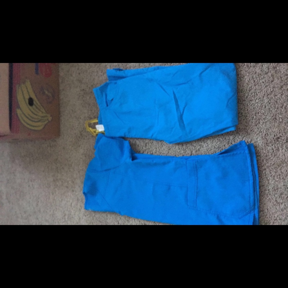 Scrub set